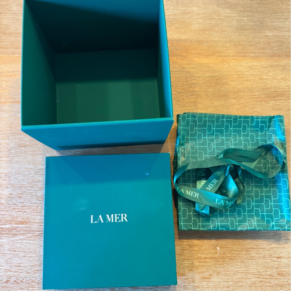 La Mer Teal Gift Box and Bag Set